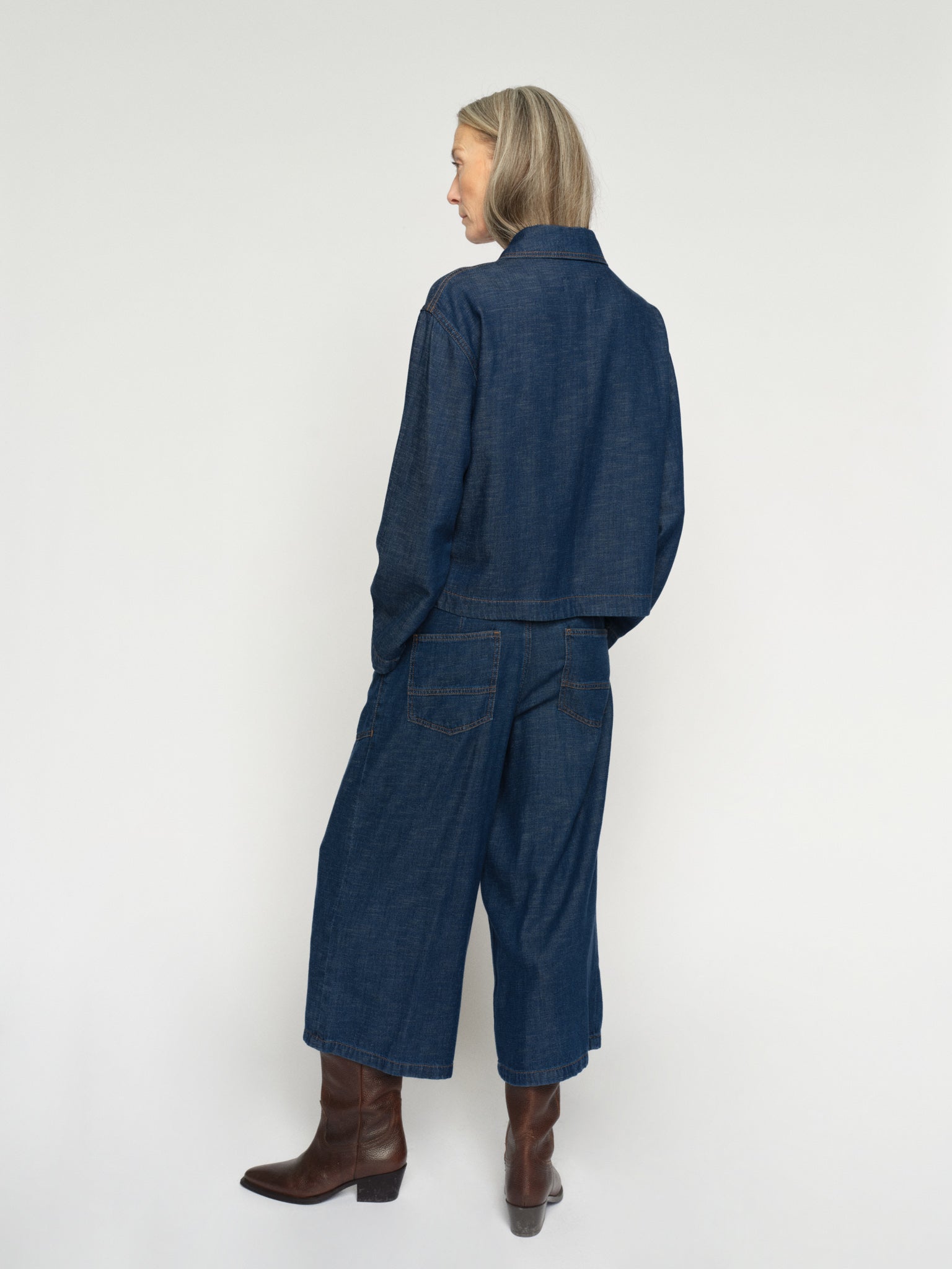 Modelshot / Dark Blue / Detail